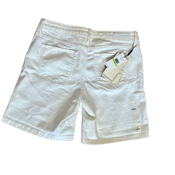 Calvin‎ Klein Distressed Mid Rise White Denim Shorts Sz 30 Mom Jeans Camp NWT - Picture 4 of 7